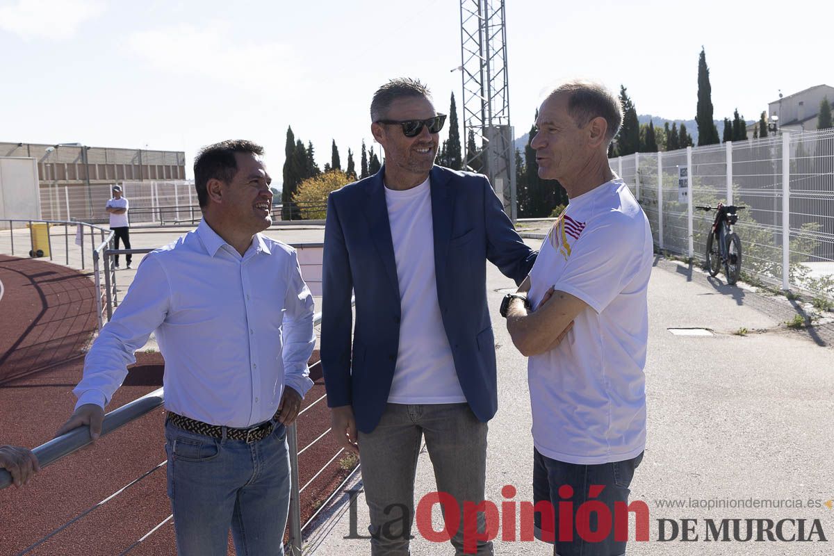 Abel Antón vistiba la Escuela Municipal de Atletismo de Caravaca