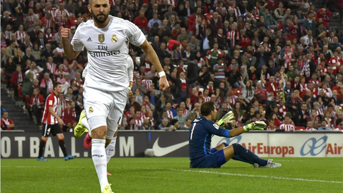 Karim Benzema celebra el primero de sus goles en San Mamés durante el Athletic Club - Real Madrid