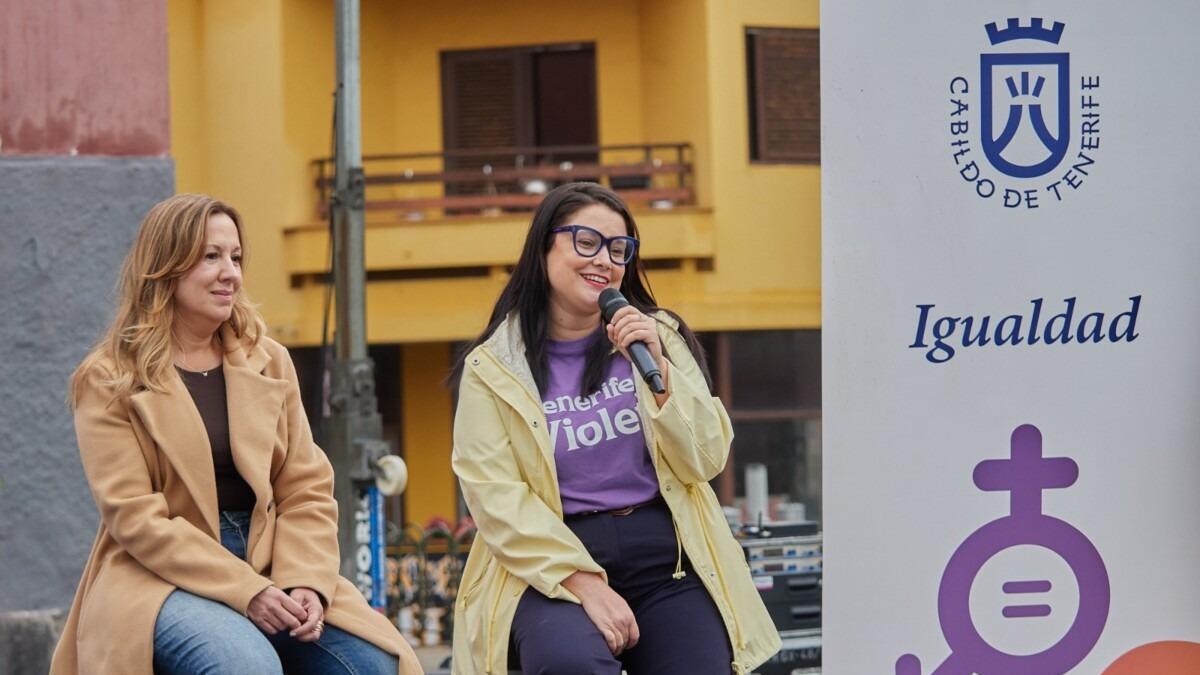 Rosa Dávila (i) y Patricia León.
