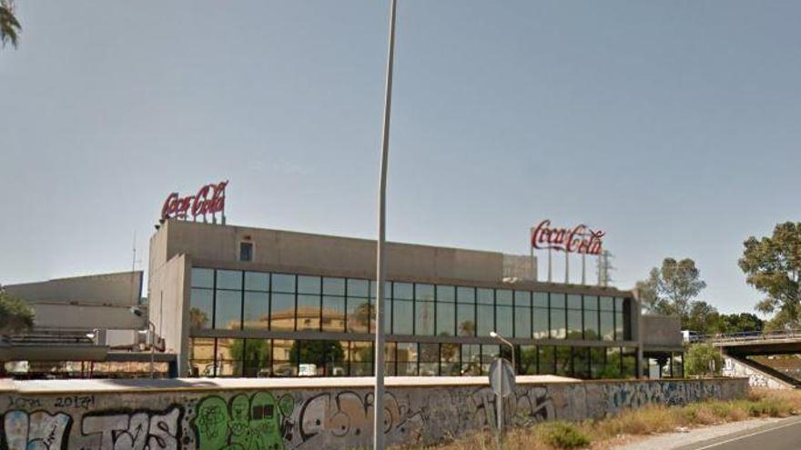 La planta de Coca Cola de Málaga ha aumentado su plantilla para atender el aumento de la producción.