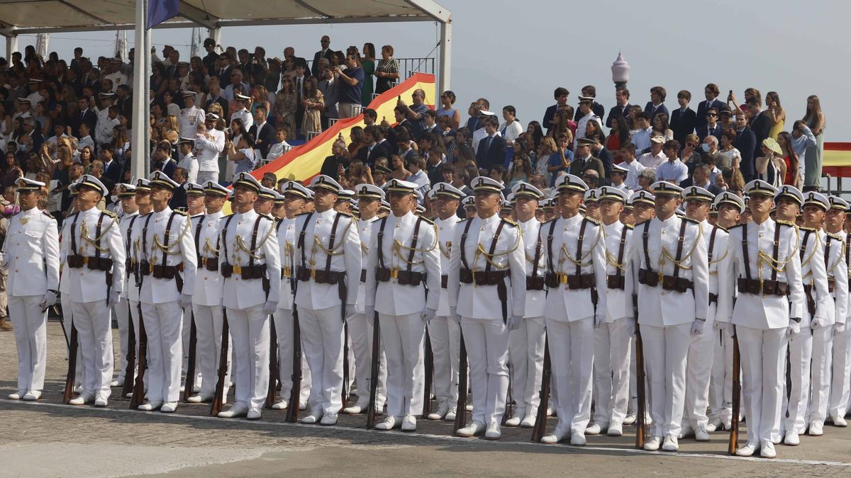 Estudiantes de la Escuela Naval Militar de Marín