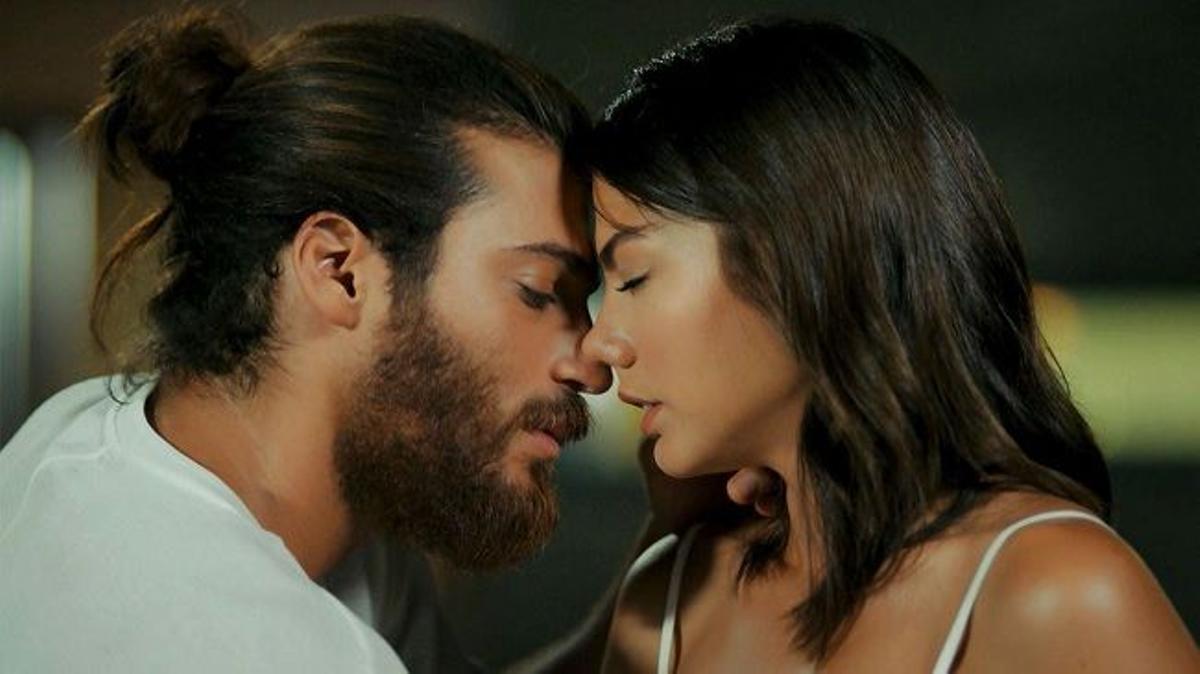Can Yaman y Demet Özdemir, protagonistas de la telenovela turca 'Erkenci Kus: Pájaro soñador'