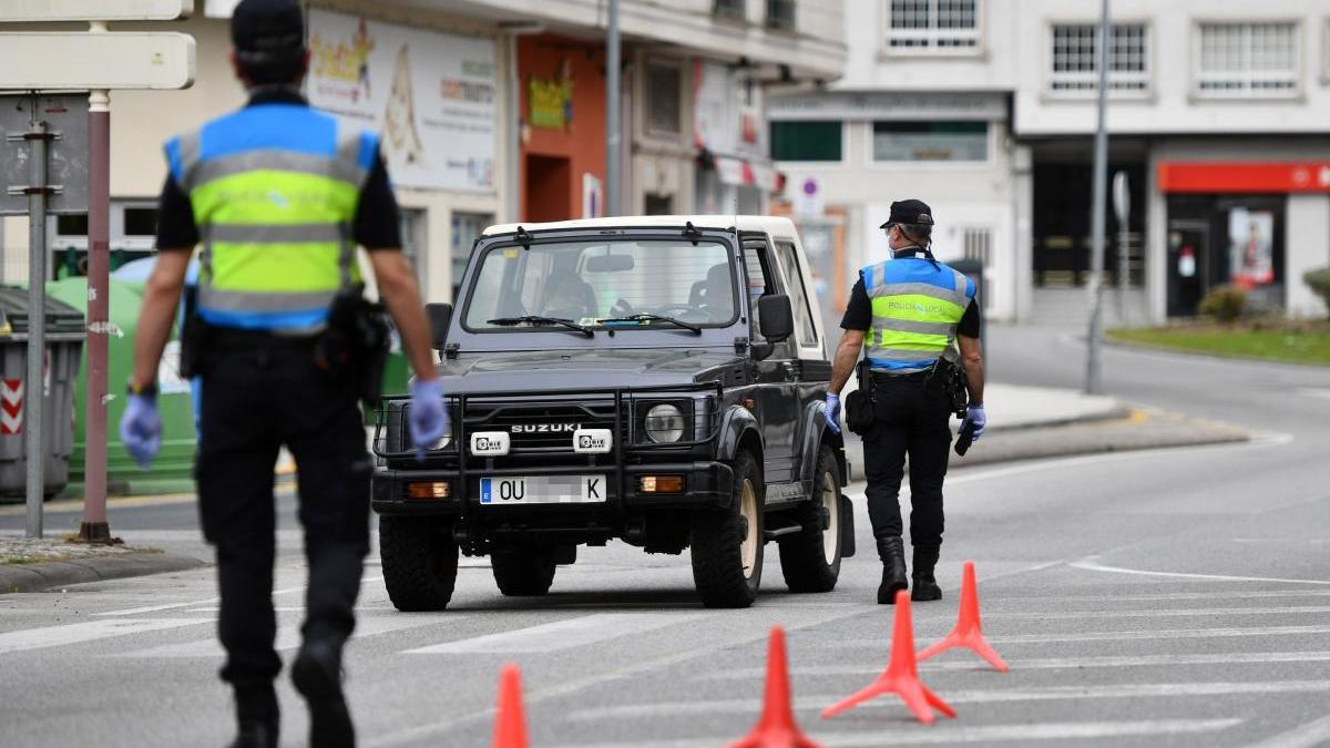 Control de la Policía Local en Poio. // G. Santos