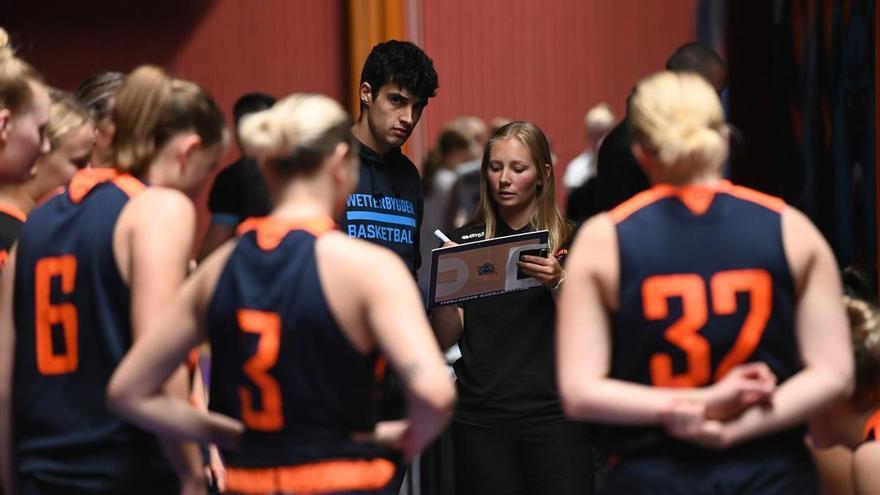 Baloncesto. Femenino | Marc Ribas, entrenador mallorquín: «Surgió la  oportunidad de entrenar en Suecia y creía que era el momento»