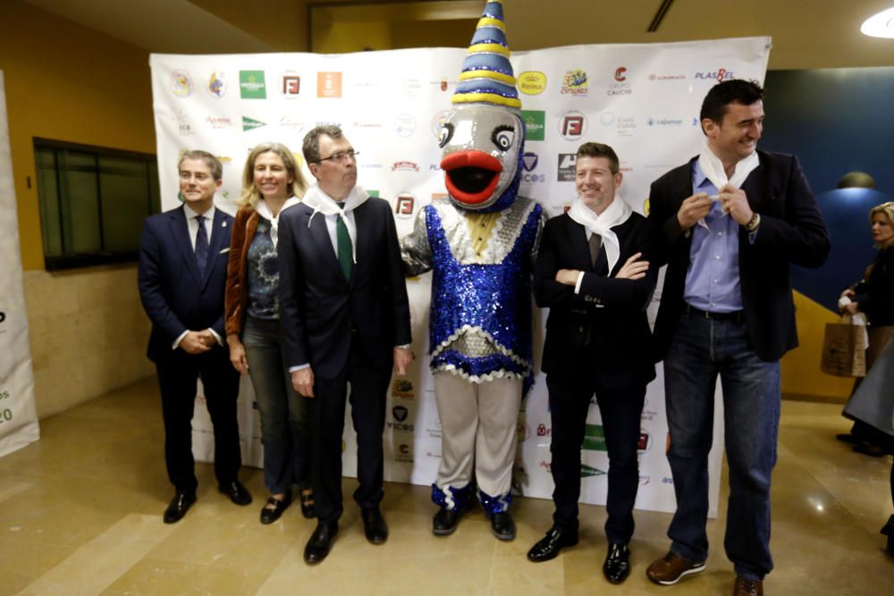 Presentación del cartel del Entierro de la Sardina y posterior reparto de pasteles de carne