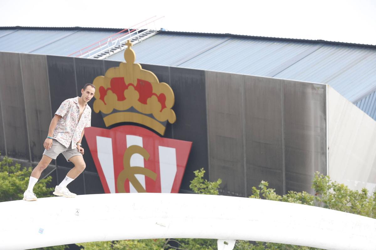 Ivan Kuzmenko practicando en el el puente de la Feria sobre el Piles.