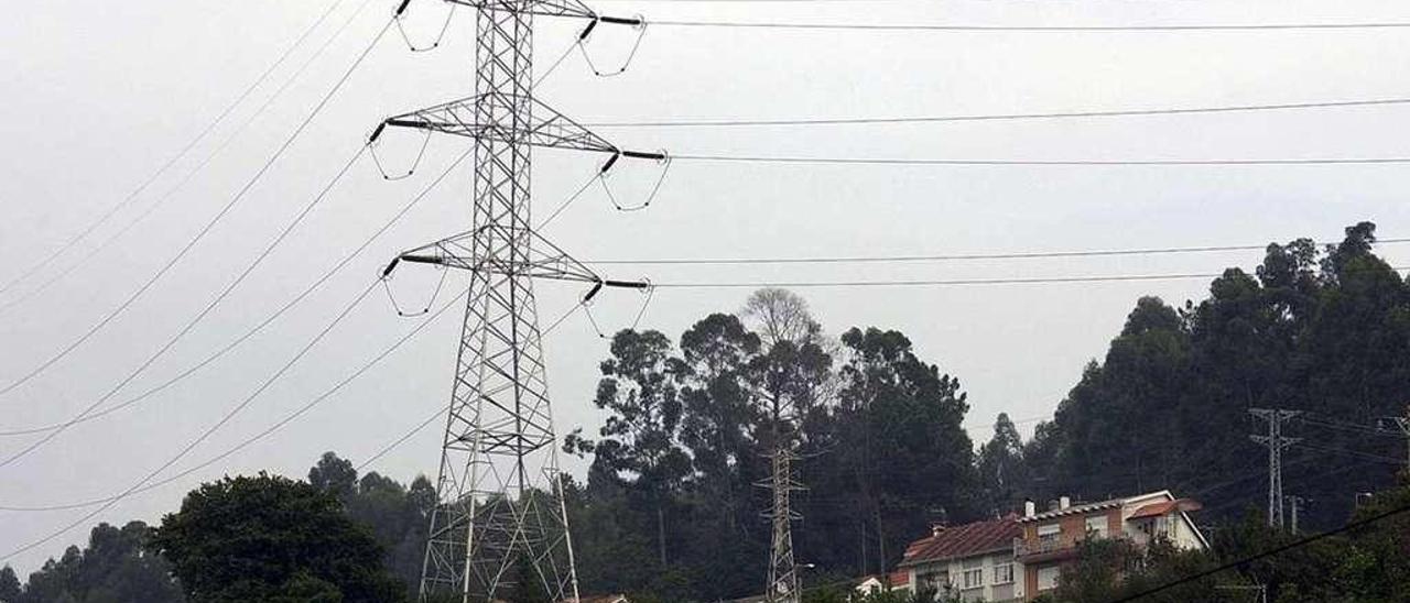 El Concello de Vigo ingresa 4,9 millones de las eléctricas y la telefonía que ocupan la vía pública