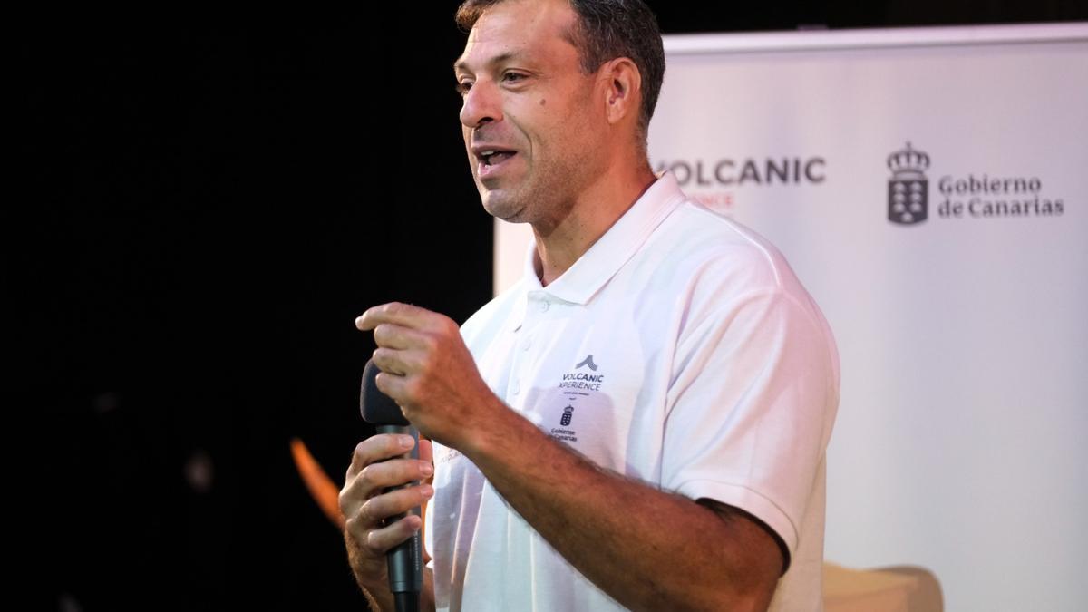 El exatleta Mario Pestano durante el taller