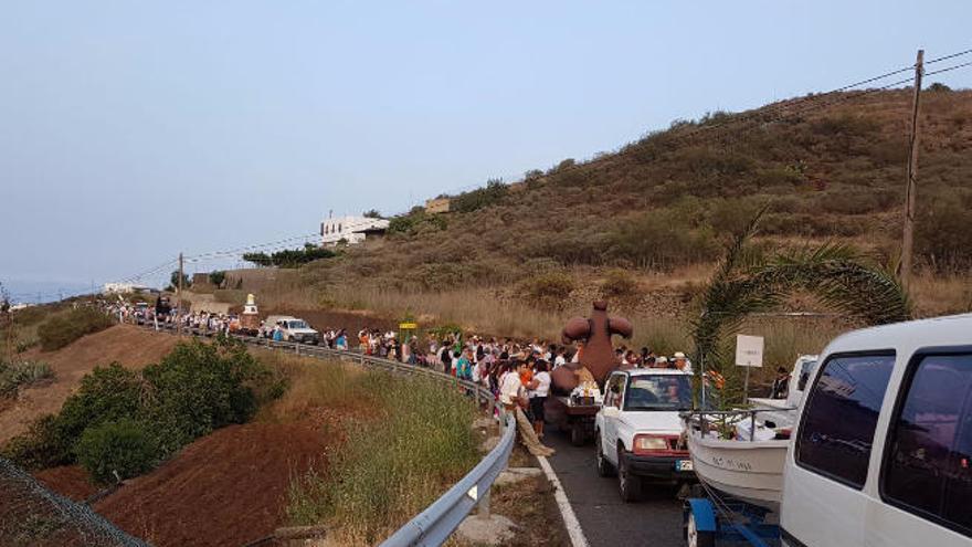 La tradicional romería camino de la ermita.