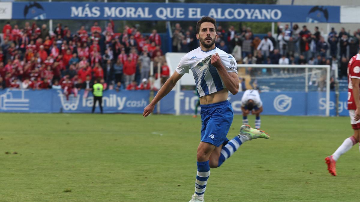 Sergio Moyita celebra un gol en El Collao con la camiseta del Alcoyano.