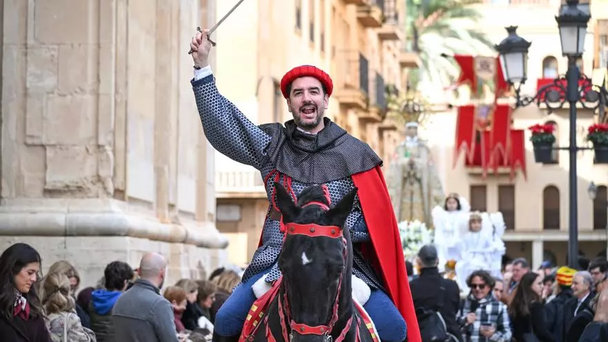 Las fiestas de La Venida de la Virgen de Elche culminan con una emotiva procesión con el nuevo Cantó