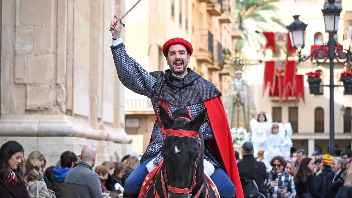 La Venida de la Virgen de Elche cierra unas fiestas atípicas con el tiempo dando una tregua a la procesión