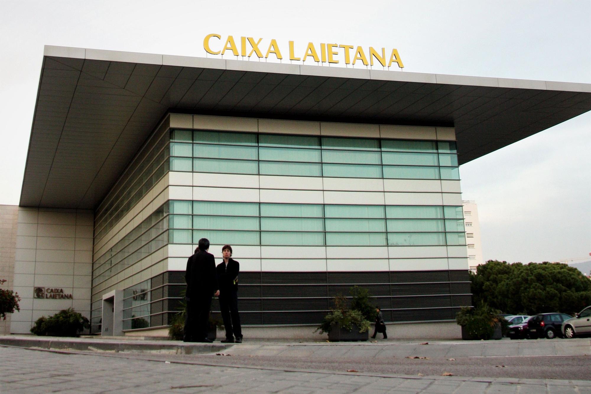 Imagen de archivo de la antigua sede de Caixa Laietana en Mataró.