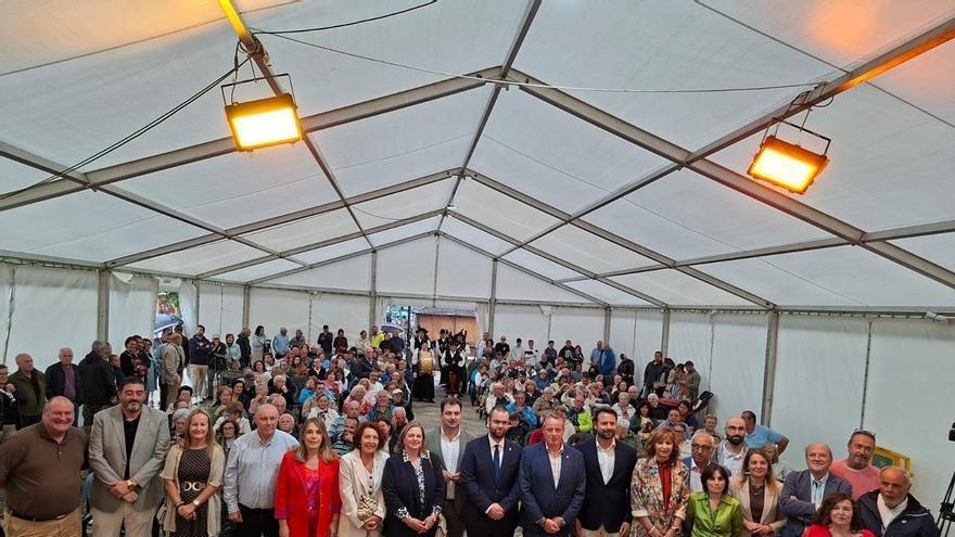 Tapia de Casariego abre, paraguas en mano, su XXXIII Feria Campomar, con récord de expositores y una defensa del sector primario: "Sin él no seríamos nada"