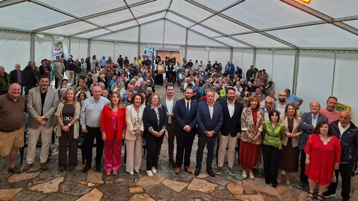 Tapia de Casariego abre, paraguas en mano, su XXXIII Feria Campomar, con récord de expositores y una defensa del sector primario: "Sin él no seríamos nada"