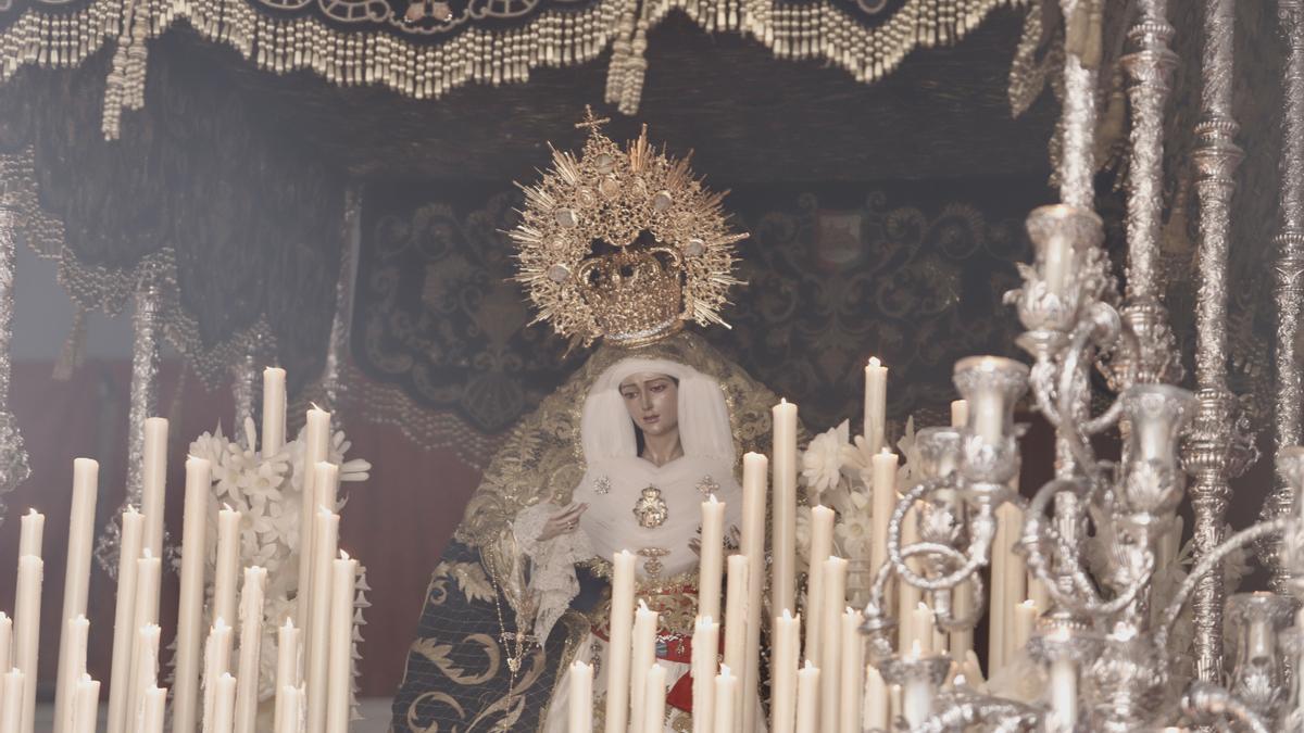 La Virgen de la Paz sale de su casa hermandad el Jueves Santo de 2023.