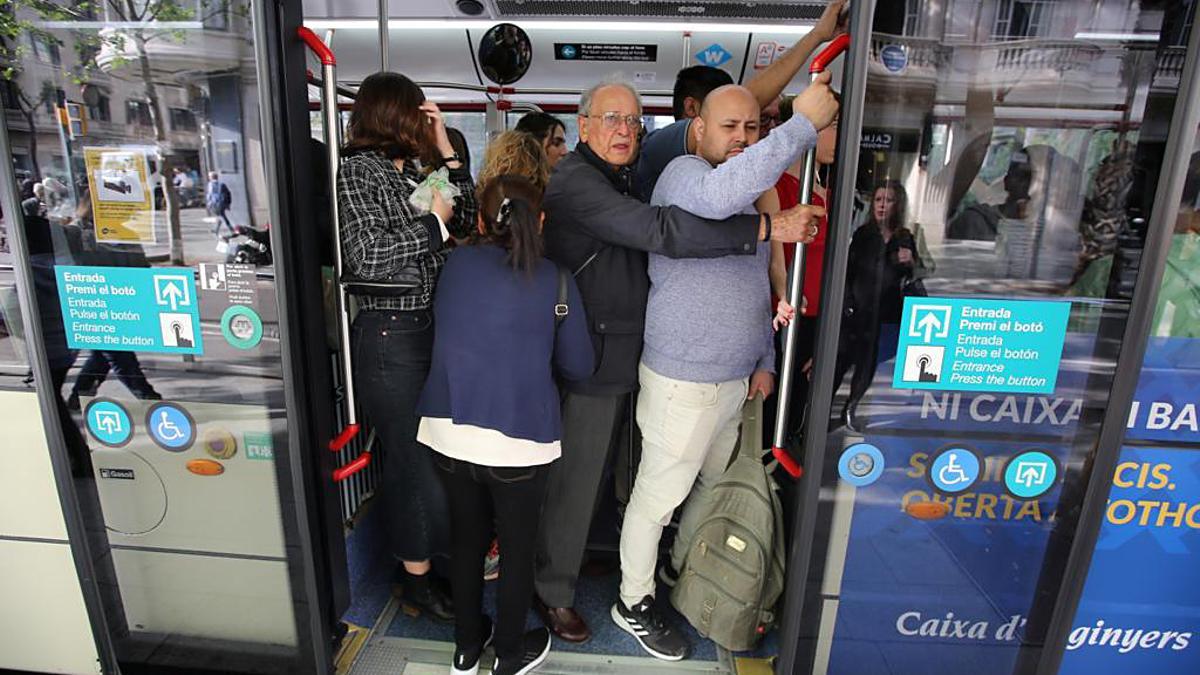 Huelga de 24 horas en la red de autobuses de Barcelona