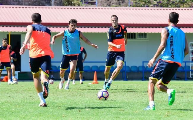 Entrenamiento UD Las Palmas en Barranco Seco ...