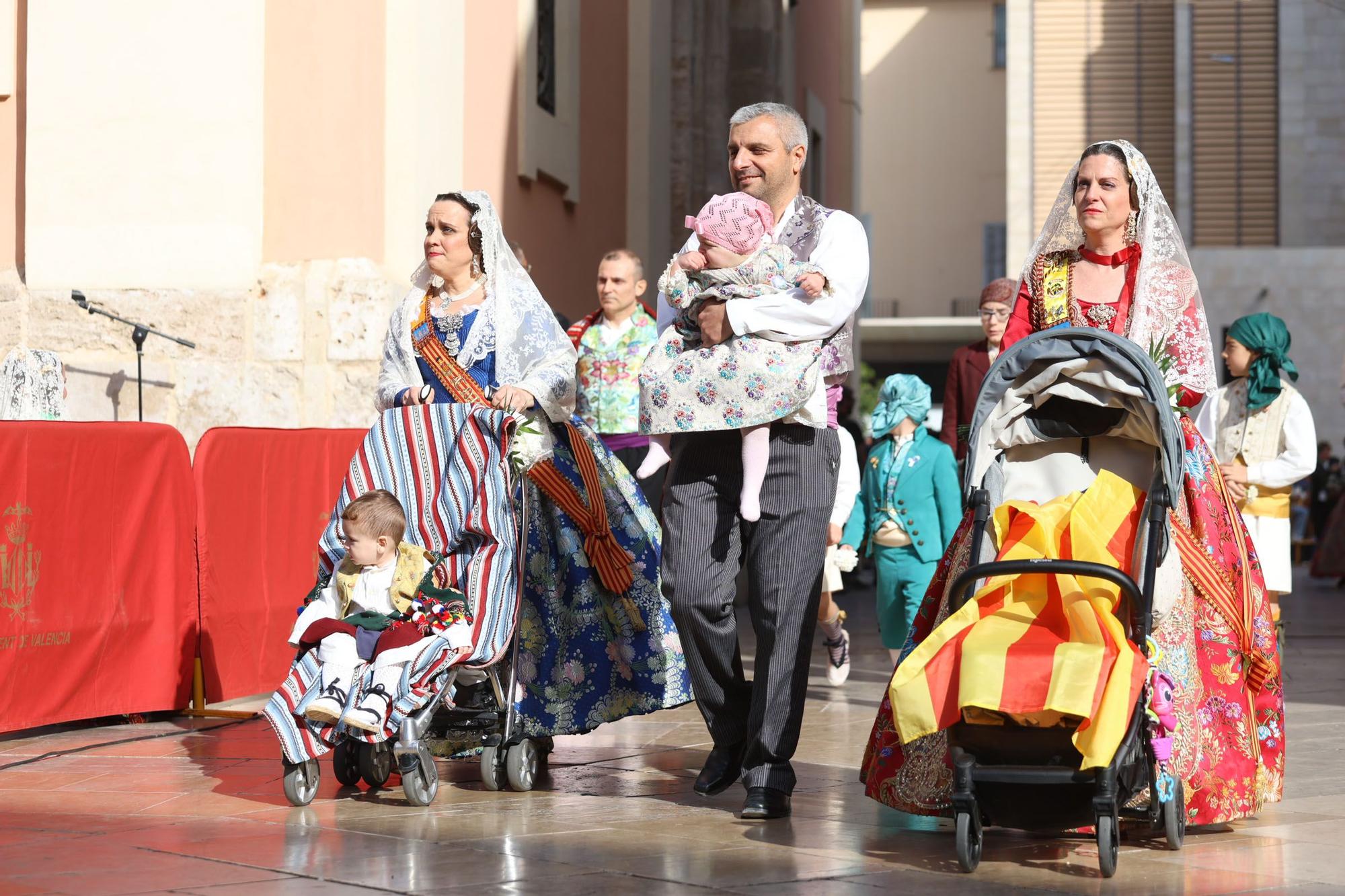 Búscate en el primer de la Ofrenda en la calle de la Paz hasta las 17 horas