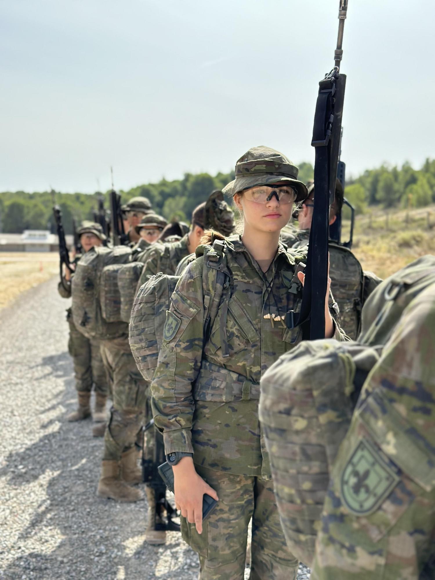 Primeras imágenes de la Princesa Leonor con un fusil