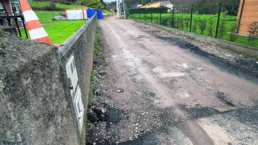 Obras en la zona de El Llordal para tapar las zanjas de uno de los ramales ya ejecutados.