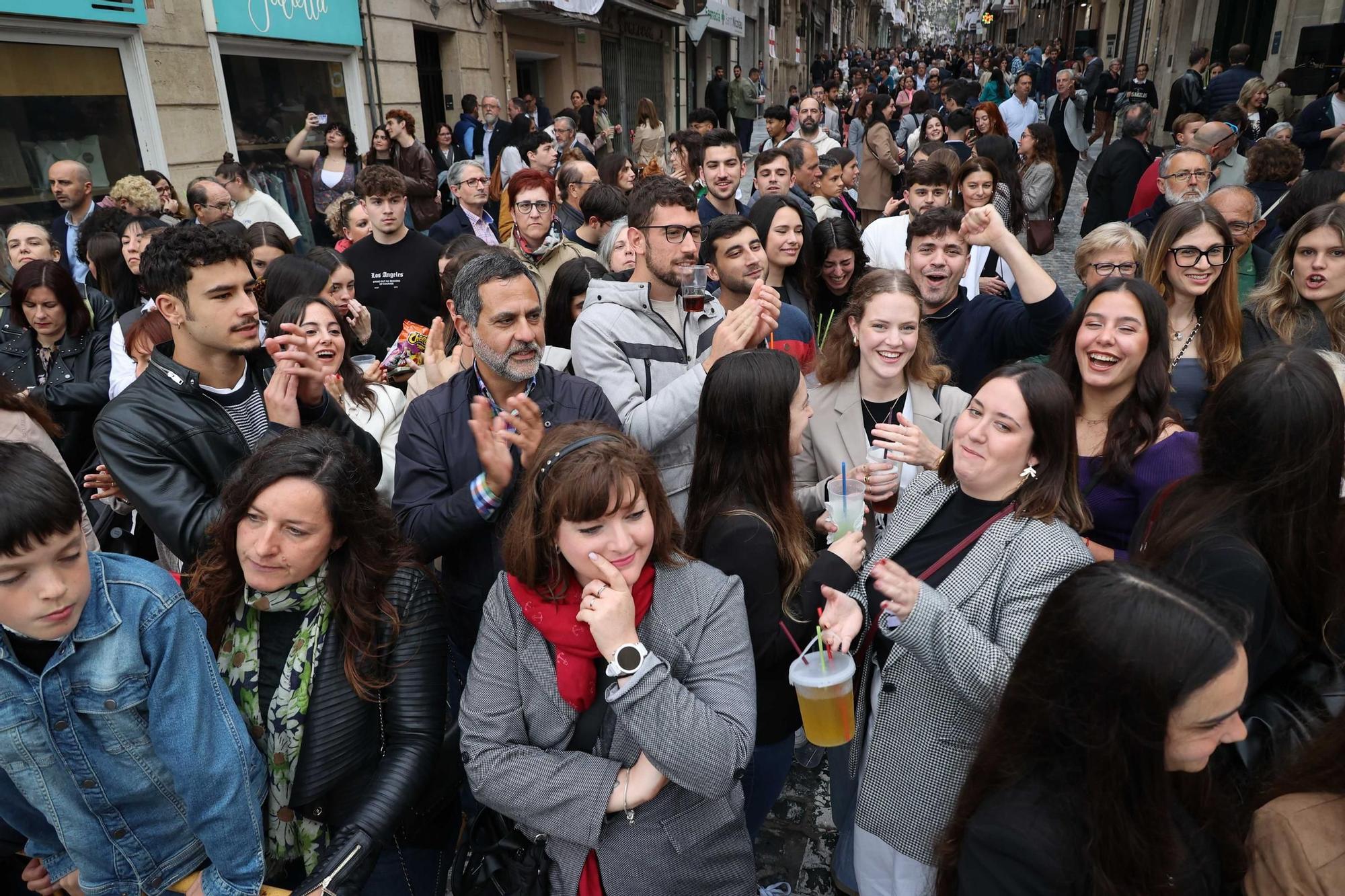 El Himno levanta el telón de la Fiesta en Alcoy