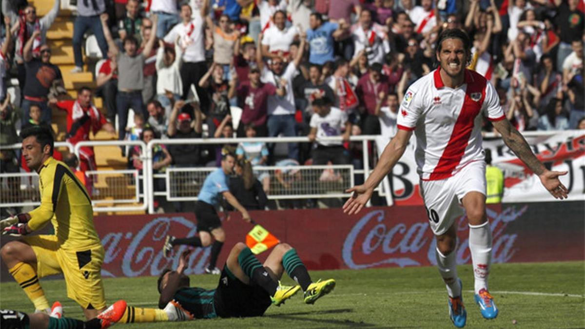 Larrivey anotó 12 goles en liga la pasada temporada con el Rayo