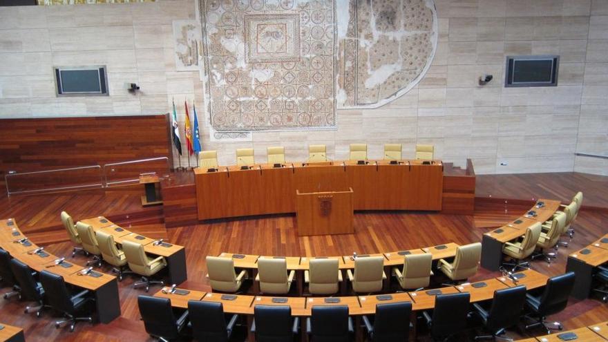 El déficit de la comunidad, la sanidad, el cava o el tren, a debate en el pleno de la Asamblea