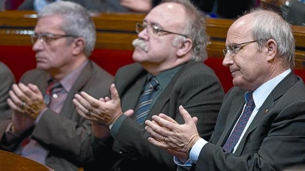 Aplausos en funciones 8 José Montilla, Josep Lluís Carod-Rovira y Joan Saura, ayer en sus escaños.