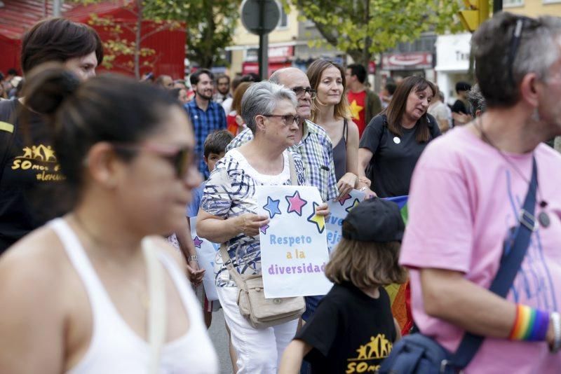 "Orgulloxos y libres". Manifestación del Orgullo en Zaragoza