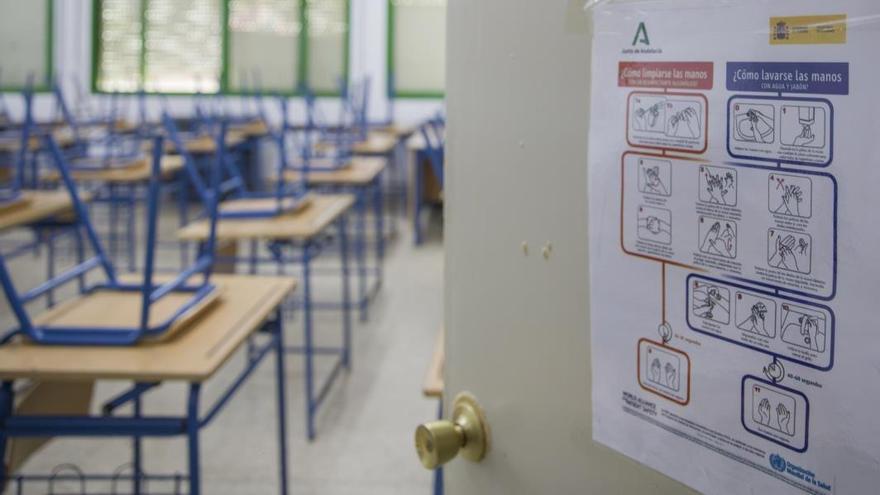 Un aula de un colegio con las medidas higiénico-sanitarias.