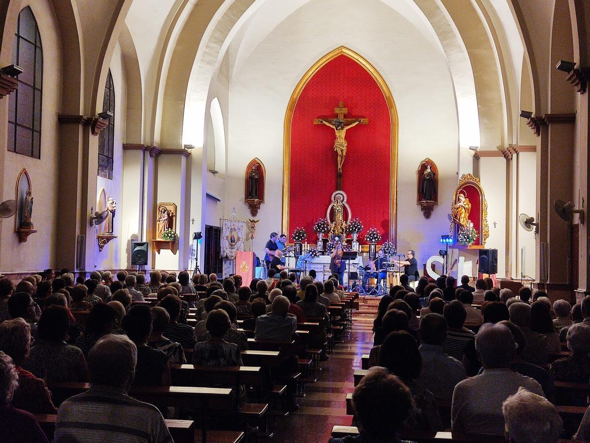 Serenata a la Mare de Déu del Roser en Almassora.