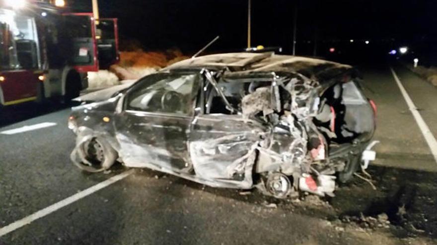 Un hombre en estado crítico tras dar varias vueltas de campana con su coche