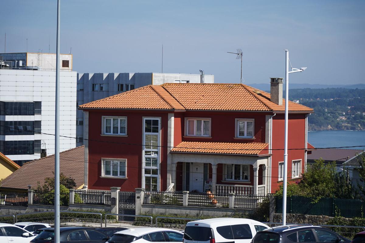 Avanzan las demoliciones de viviendas en el entorno del Chuac para levantar la futura torre polivalente