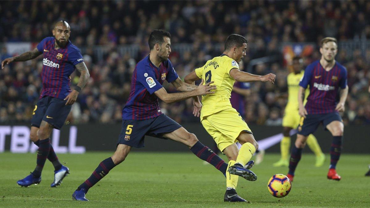 Arturo Vidal, Sergio Busquets e Ivan Rakitic en el Barça-Villarreal de LaLiga 2018/19