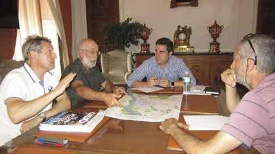 Reunión del equipo de Gobierno con Amigos de la Bici.