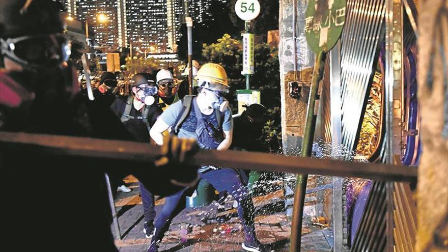 Hong Kong queda paralizada con su primera huelga general