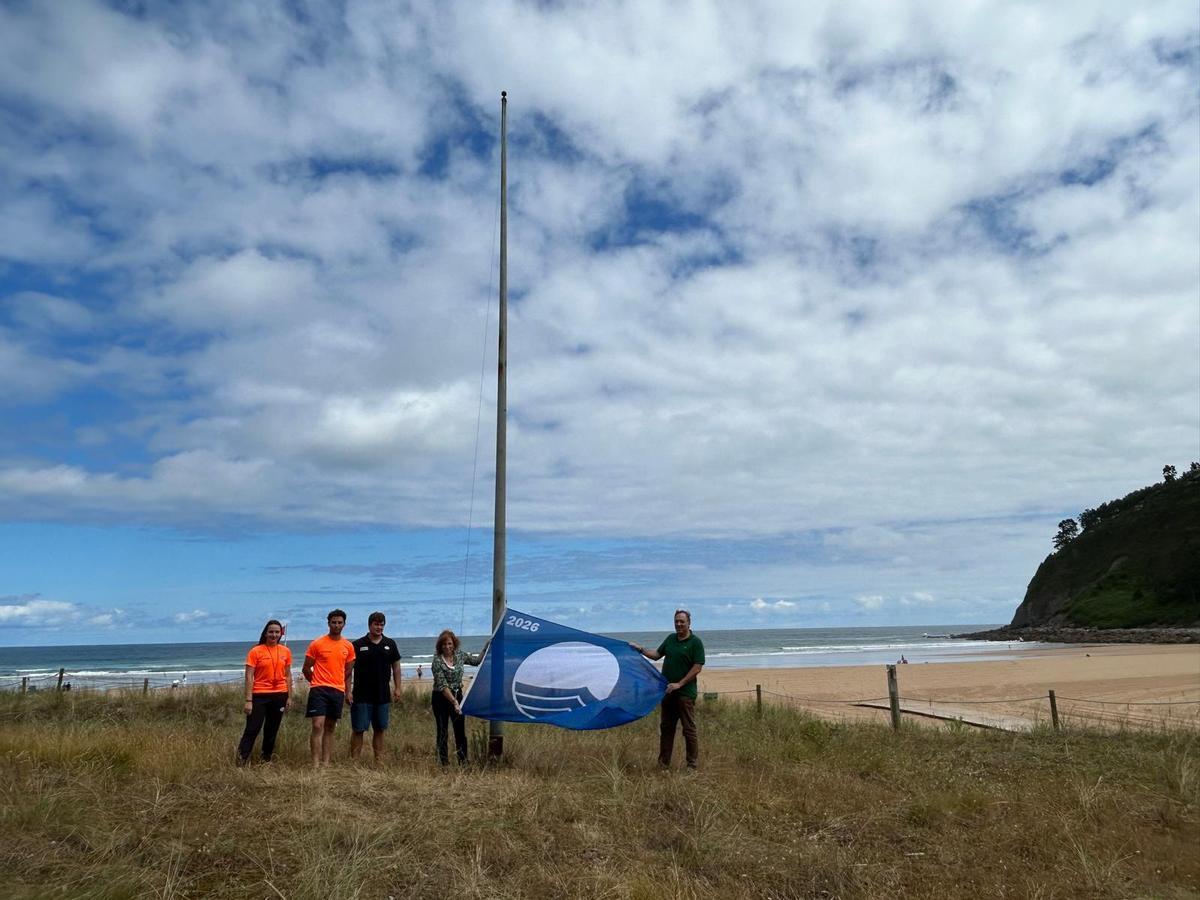 EN IMÁGENES: Izado de la bandera azul en Rodiles