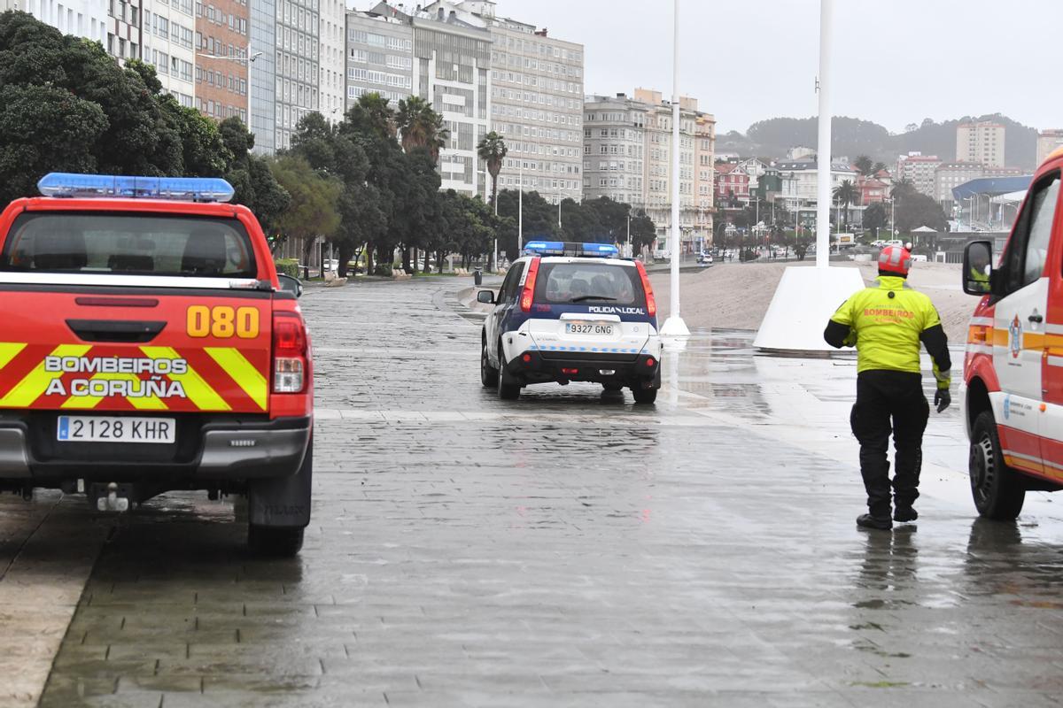 A Coruña se prepara para la alerta roja por olas de más de 8 metros