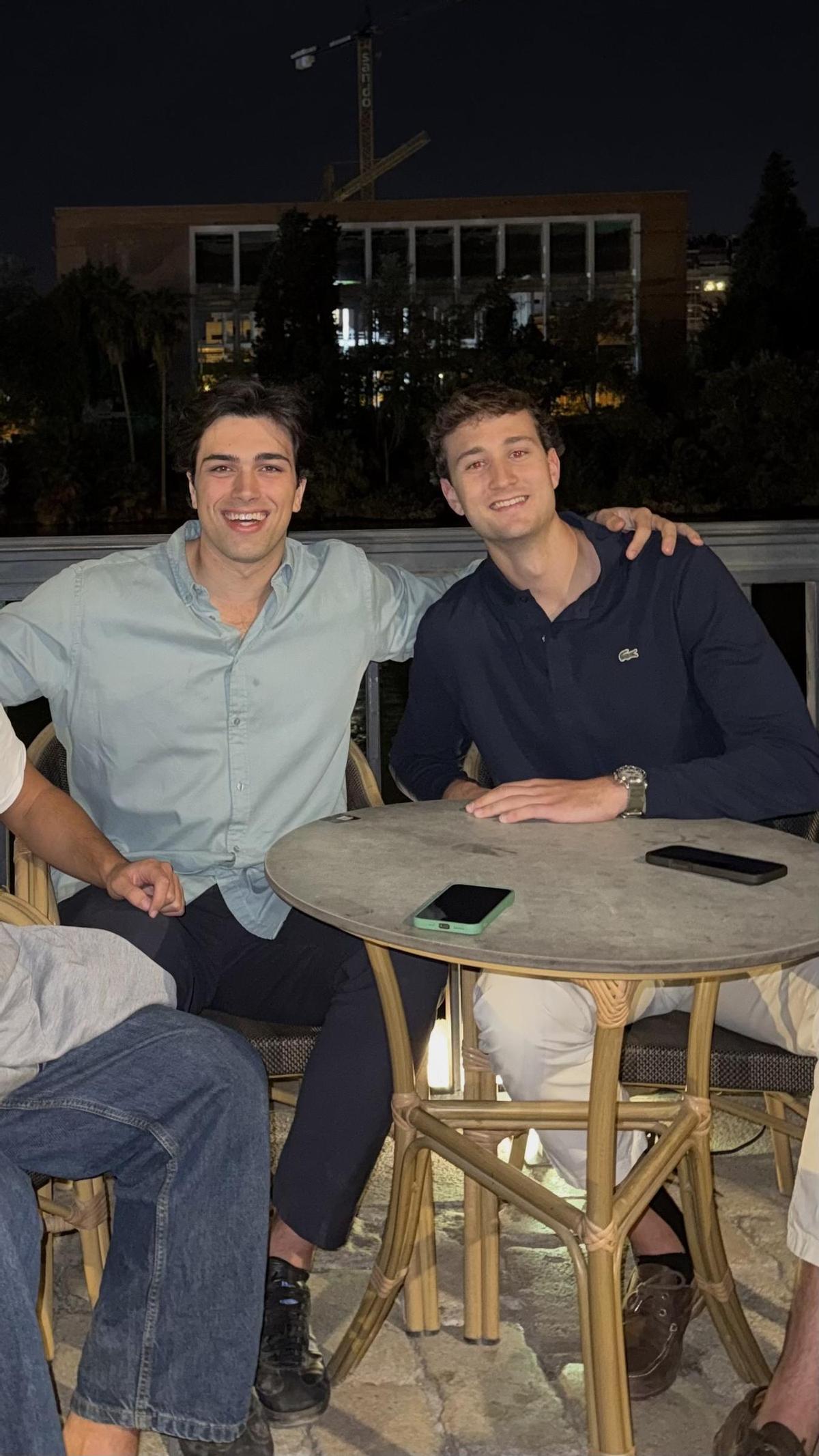 Marco Rodríguez Segura (a la izquierda) y José Ropero Benítez son amigos desde que se conocieron en la cantera del Betis Baloncesto, están unidos en la creación de Welyto y el primero va a impulsarla desde Sidney durante su estancia en la universidad tecnológica de dicha ciudad australiana.