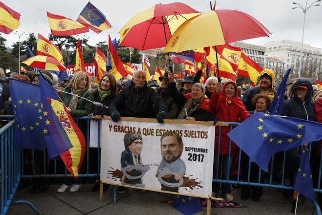 Miles de personas protestan en Madrid contra la amnistía y gritan contra Sánchez