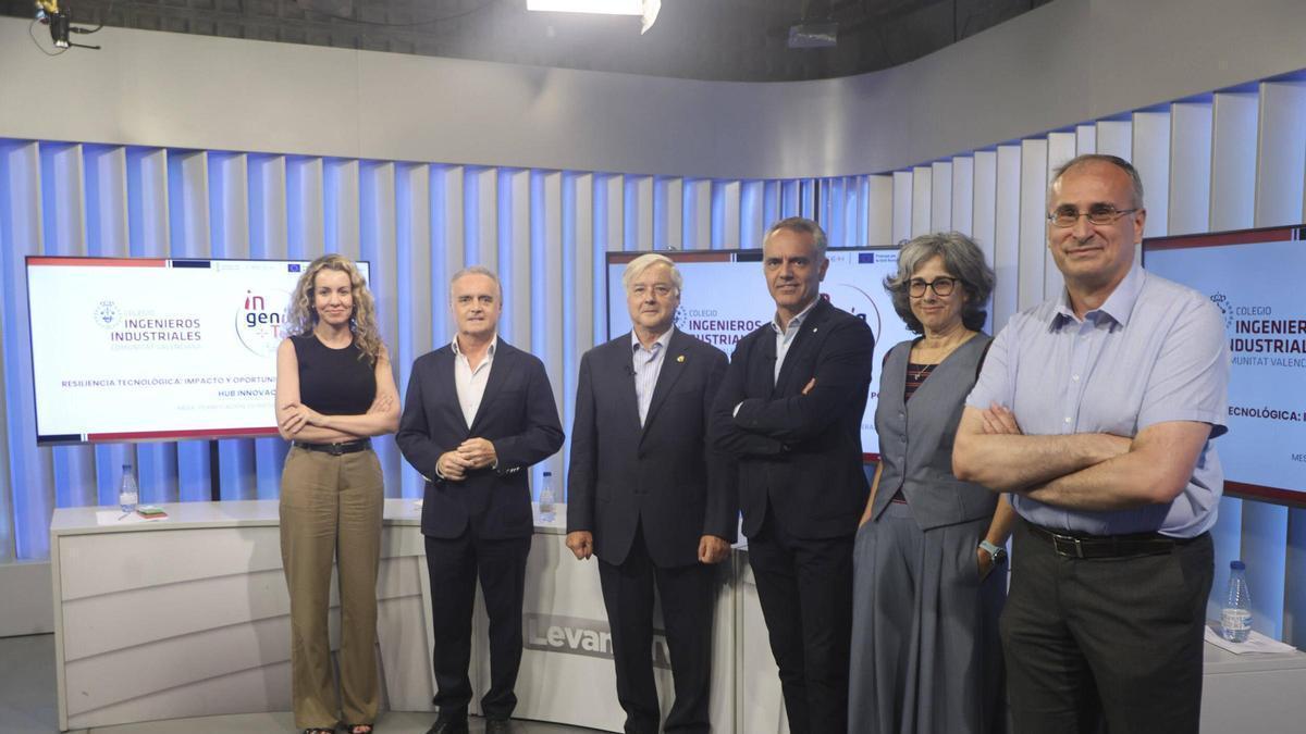 Participantes en la mesa de IngeniaTech, en el plató de Levante TV.