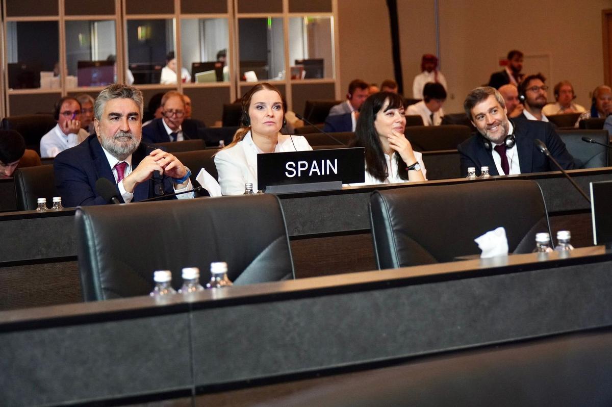 La presidenta del Govern, Marga Prohens, junto al embajador de Espapa en la Unesco, José Manuel Rodríguez.