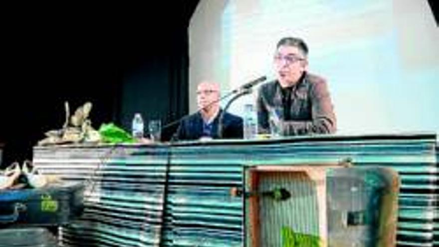 Javier Rodríguez cierra el aula literaria con 350 estudiantes