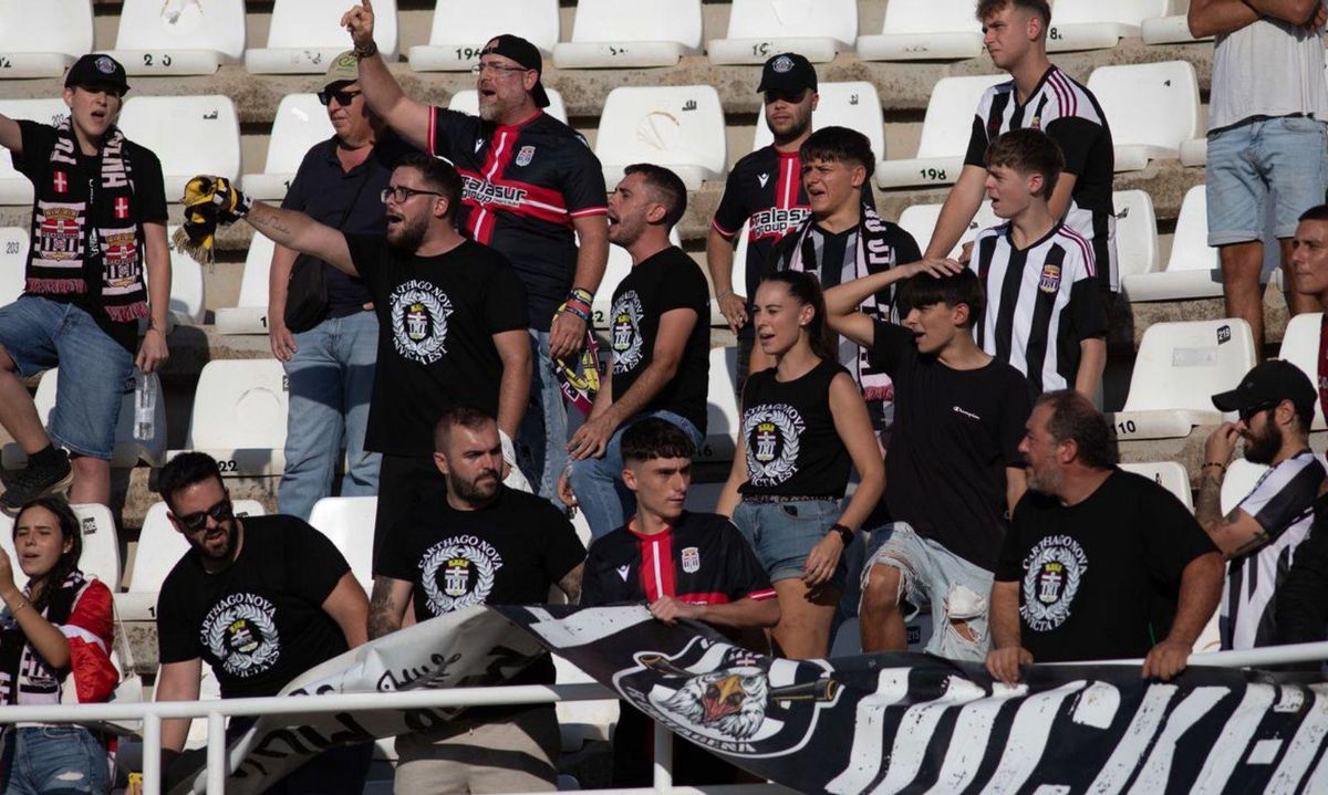 Un Cartagena sin orden continúa regalando partidos