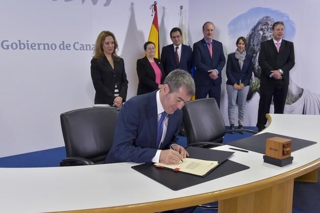 Firma de los convenios de asignación de los ...