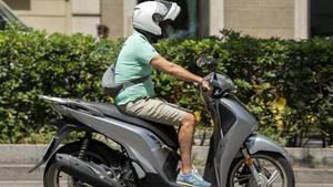 La DGT multarà amb 200 euros els motoristes amb xancletes