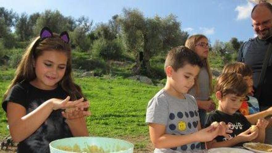 Asistentes a la jornada de &#039;Feim barri&#039; del año pasado celebrada en el Puig des Molins.