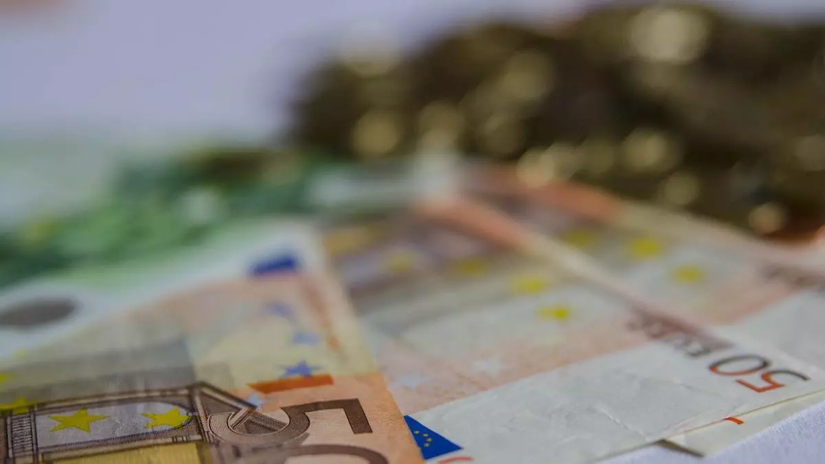 Si tienes 5.000 euros ahorrados, estos son los bancos que ya pagan hasta un 5% por tu dinero en España