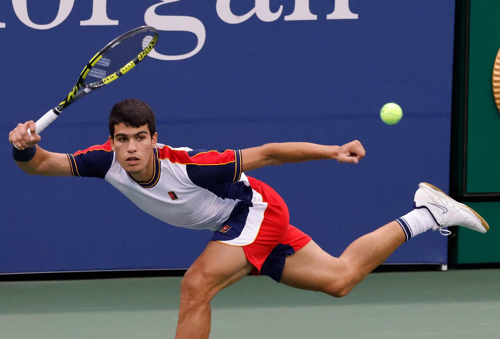 Carlos Alcaraz pasa a cuartos en el US Open